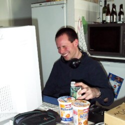LAN2001_008_800.jpg